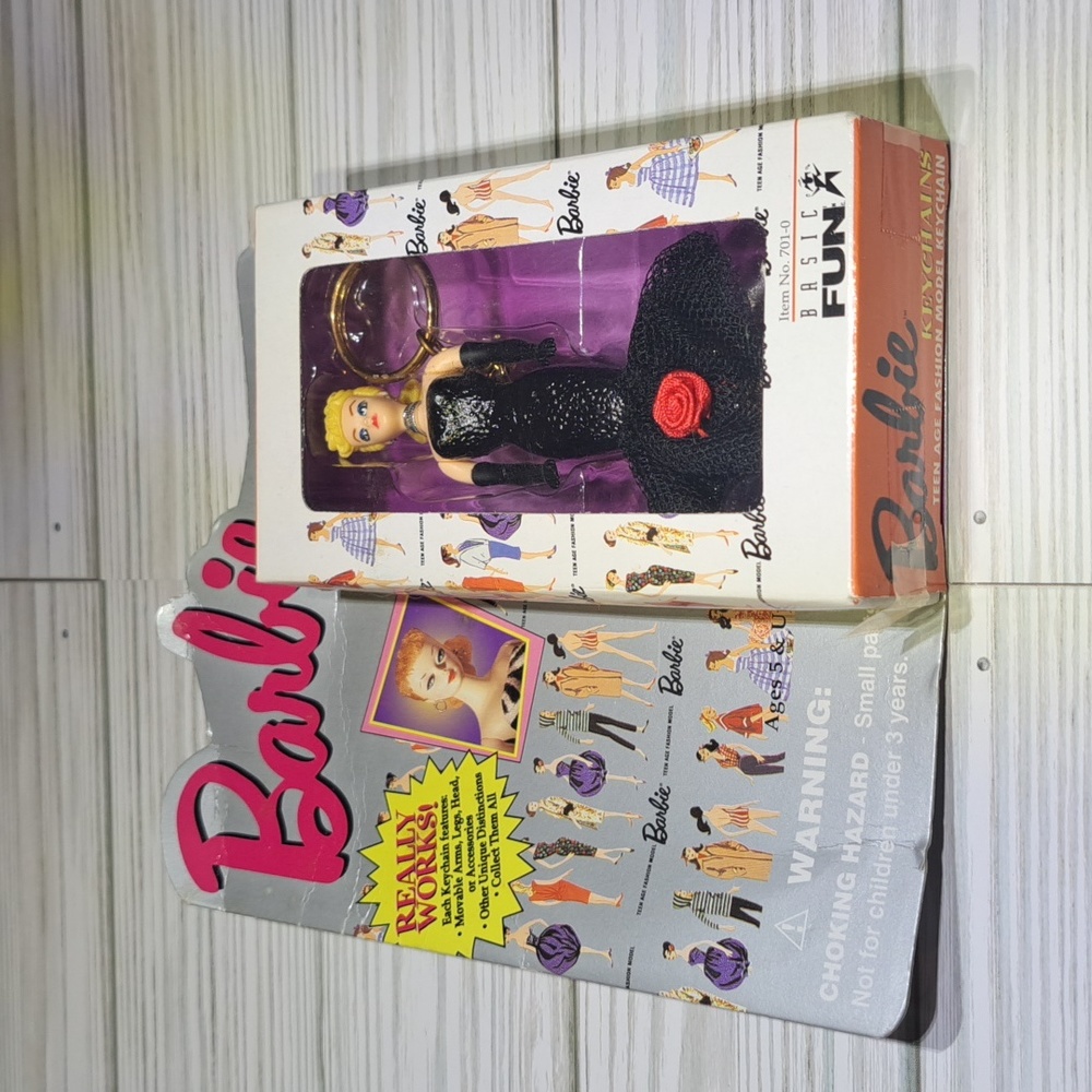 Vintage 1995 Barbie Key Chain #701-0 Solo in the Spotlight NIB